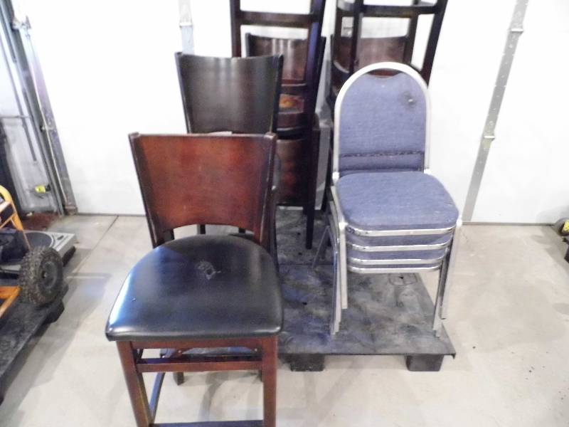 Lot of 6 Barstools - 4 Metal Chairs