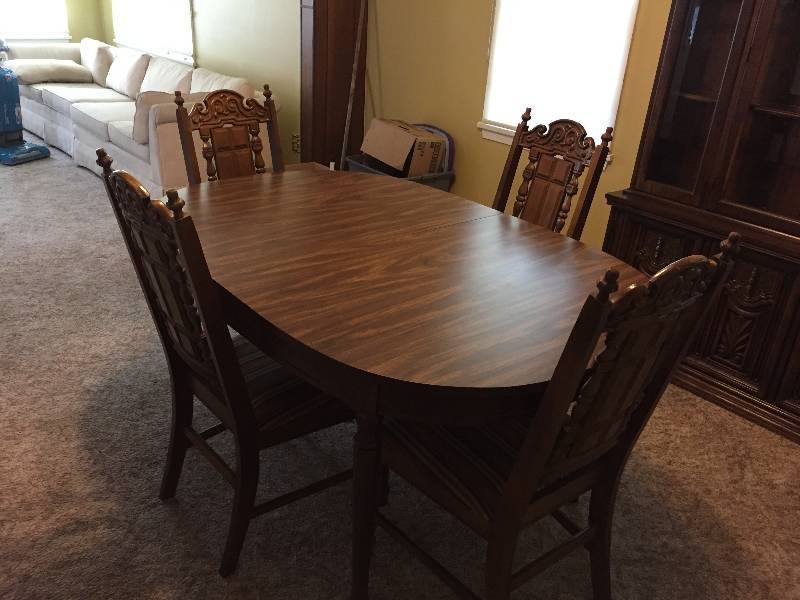 Dining Table & Chairs