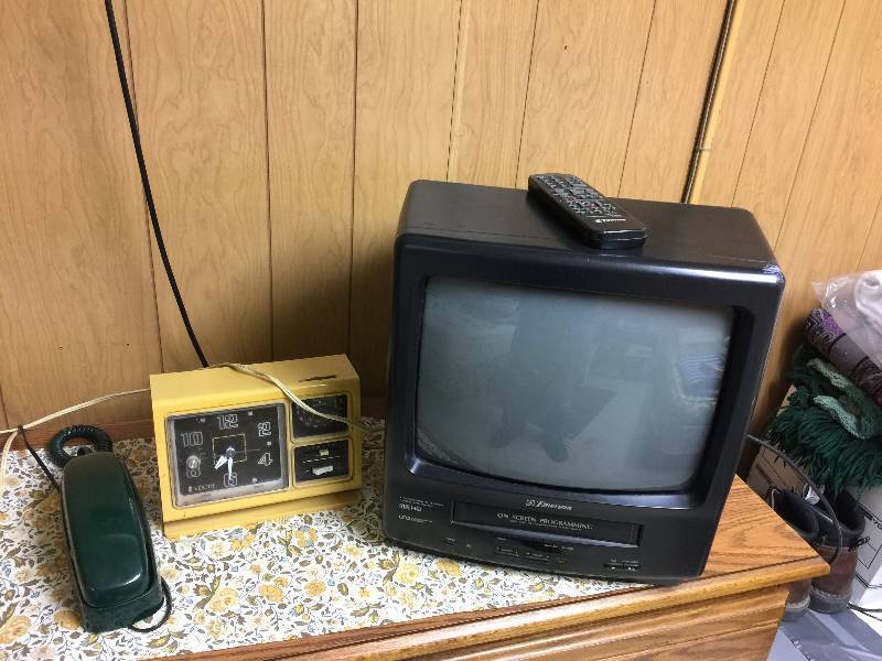 Vintage Alarm Clock Radio & 14 TV VCR Combo