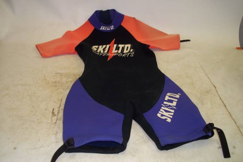 lot 13 image: Wet Suit size XL