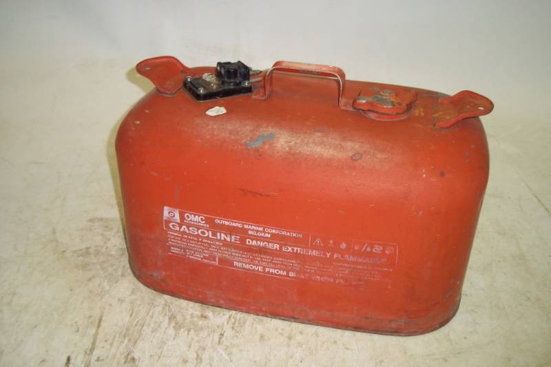 lot 18 image: 6 Gallon OMC Gas Can