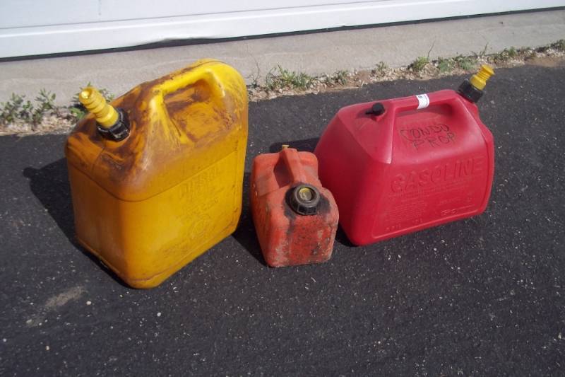 lot 19 image: 1 Diesel Can, 2 Gas Cans