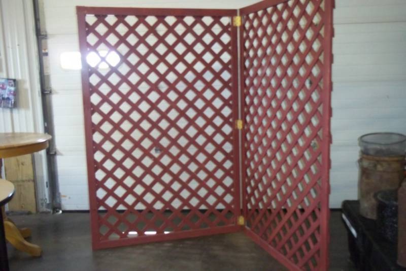 lot 30 image: 2 pc Hinged Garden Trellis, each panel is 50 wide x 73 78 high)