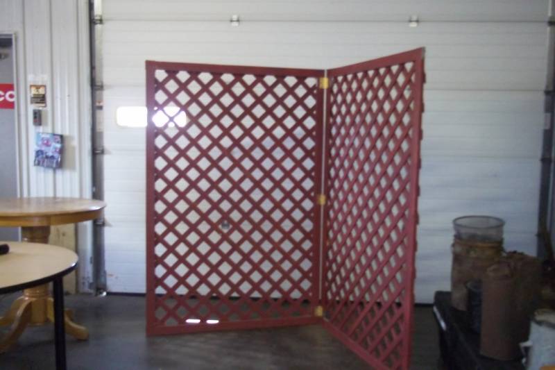 lot 33 image: 2 pc Hinged Garden Trellis, each panel is 50 wide x 73 78 high)