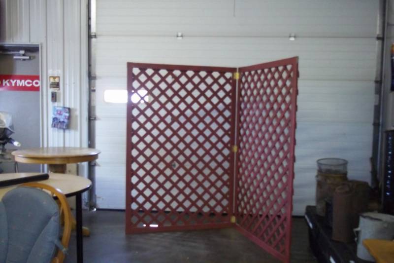 lot 34 image: 2 pc Hinged Garden Trellis, each panel is 50 wide x 73 78 high)