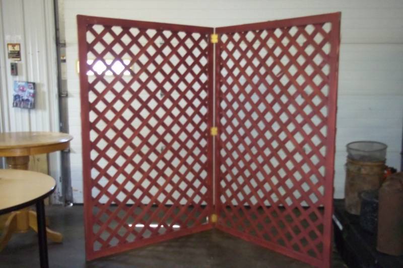 lot 35 image: 2 pc Hinged Garden Trellis, each panel is 50 wide x 73 78 high)