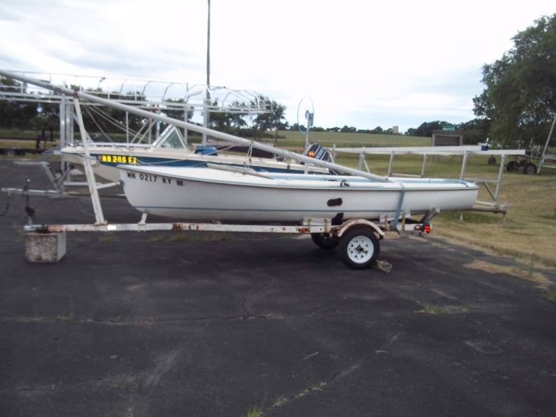 lot 2 image: Catalina Sail Boat and Trailer