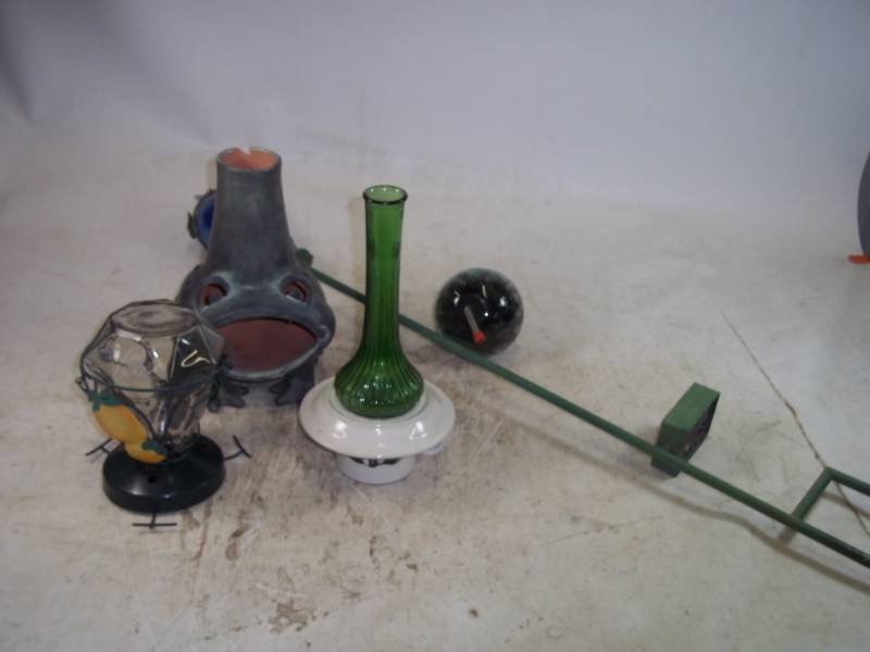 lot 3 image: Garden Items 5 pcs Total