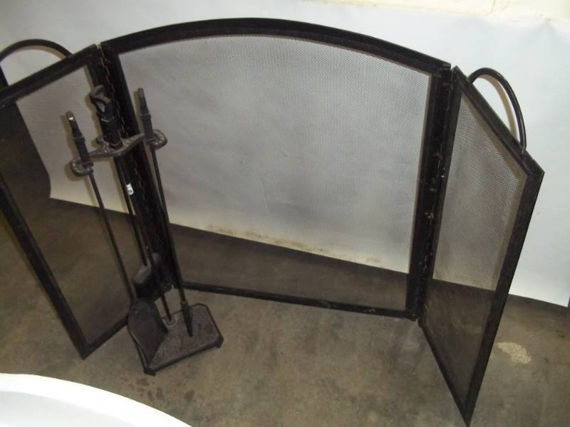 lot 9 image: Metal Fireplace Screen & Fireplace Tools