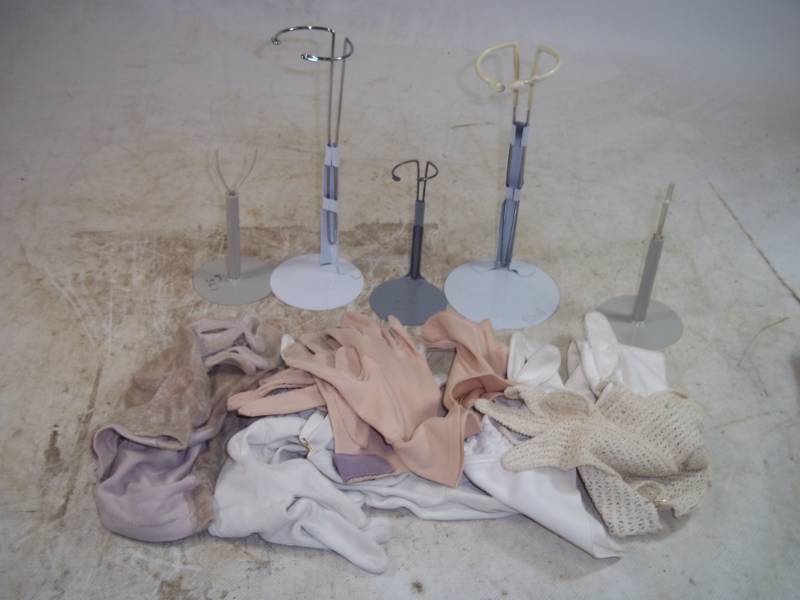 lot 45 image: Ladys Gloves, Doll Holders