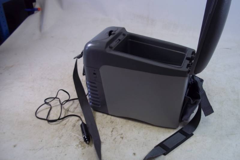 lot 50 image: Plug In Car CoolerWarmer