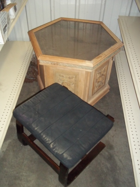 lot 191 image: End Table & Foot Stool