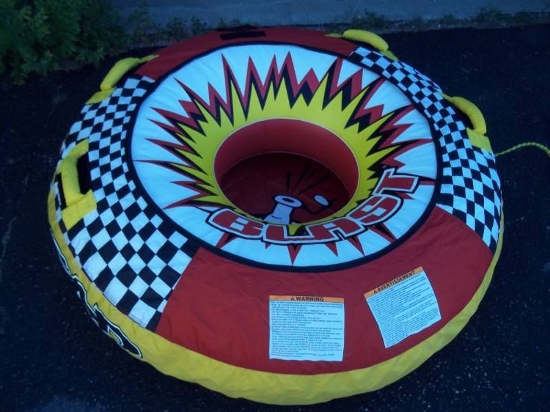 lot 200 image: Single Person Towable Water Toy