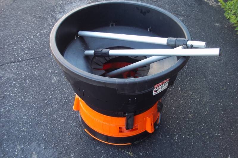 lot 203 image: Leaf  Grass Shredder