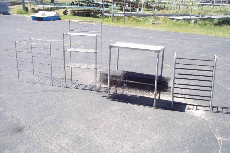 lot 213 image: 4 Metal Storage Shelves & Rain Gutter Covers