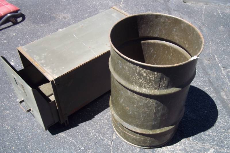 lot 218 image: Metal Barrel & File Cabinet