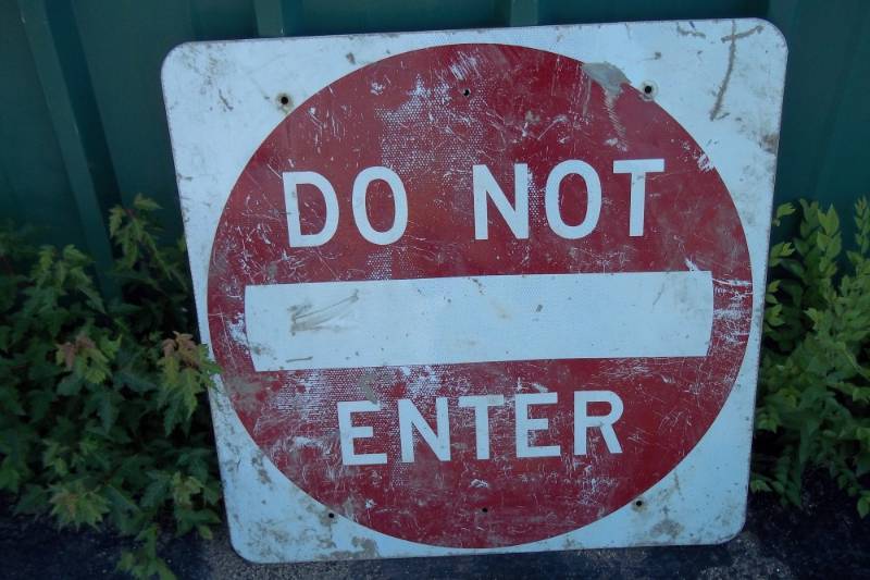 lot 223 image: Aluminum Do Not Enter Sign