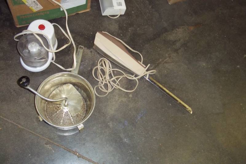 lot 249 image: Large Assorted Lot of Kitchen Items including electric knife and home dcor