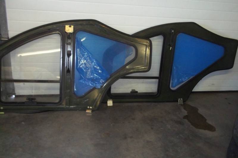 lot 251 image: Doors for a 610 Kawasaki Mule Side by side set of 2  Consignor states never used