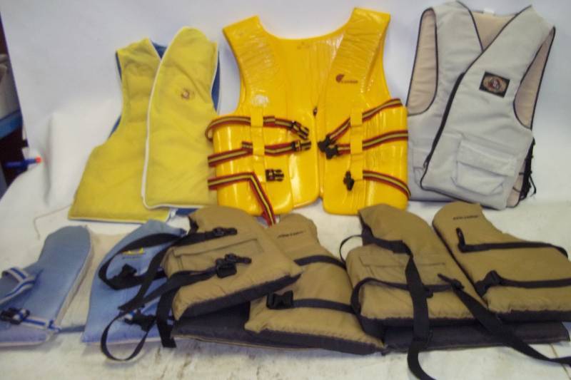 lot 255 image: 6 life Jackets