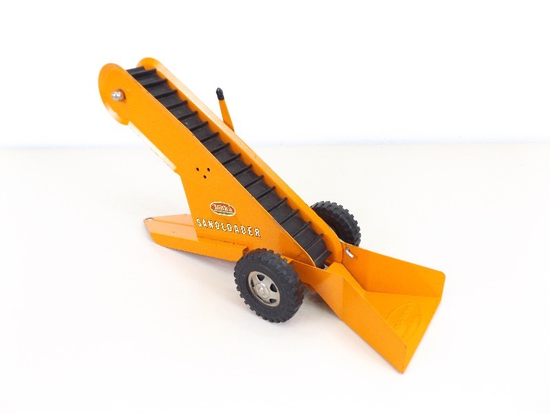 lot 11 image: Vintage Tonka Sandloader