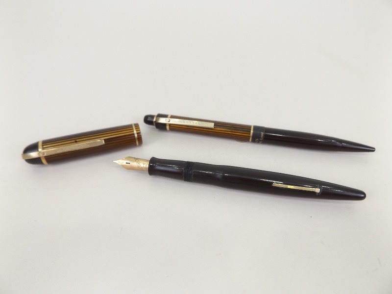 lot 12 image: UNUSED Vintage Eversharp Skyline 14k Fountain Pen and Pencil Set