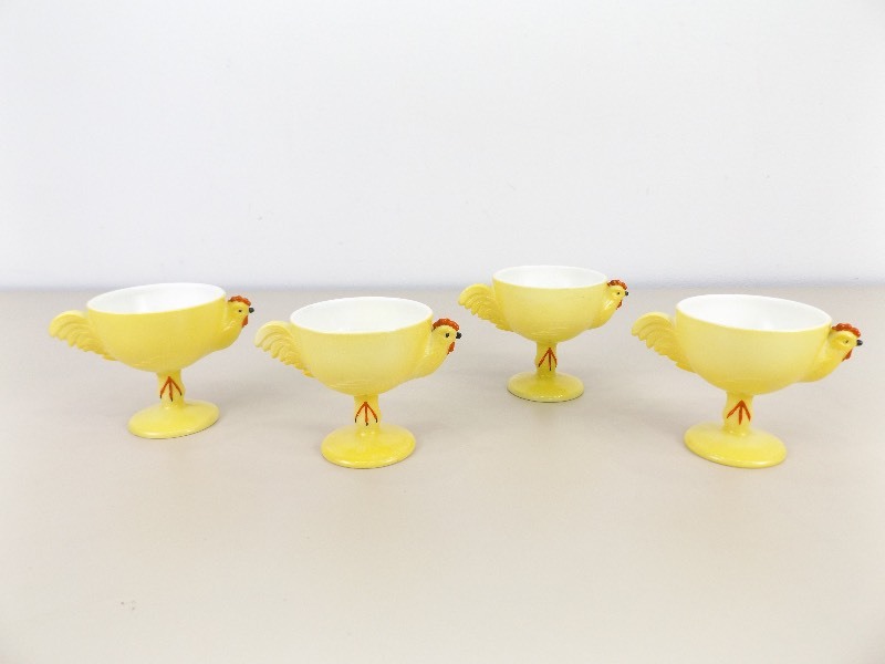 lot 25 image: Set of 4 Vintage Glass Chicken Cups 