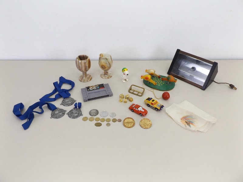 lot 50 image: Lot of Miscellaneous Collectibles