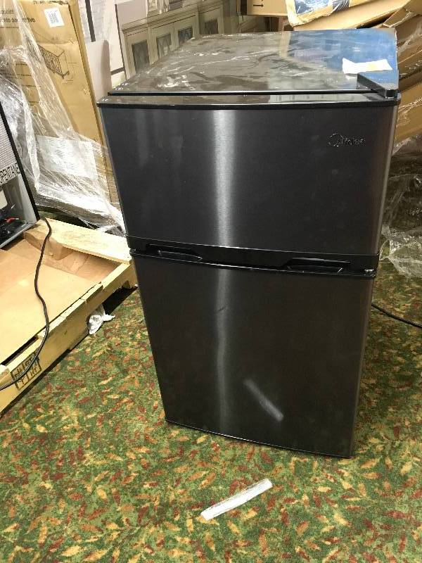 lot 53 image: MIDEA WHD-125FBS1 MINI FRIDGE, RETAIL $99.99