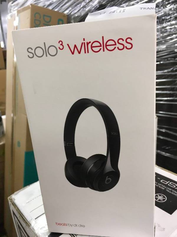 lot 55 image: BEATS MNEN2LLA SOLO3 BLK, RETAIL $199.99