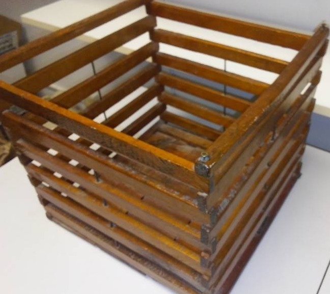 lot 169 image: Humpty Dumpty egg crate