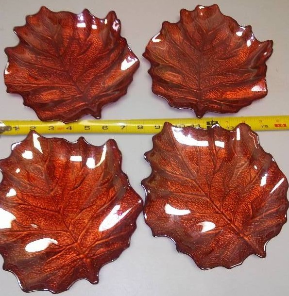 lot 153 image: Glass plates (4), trays