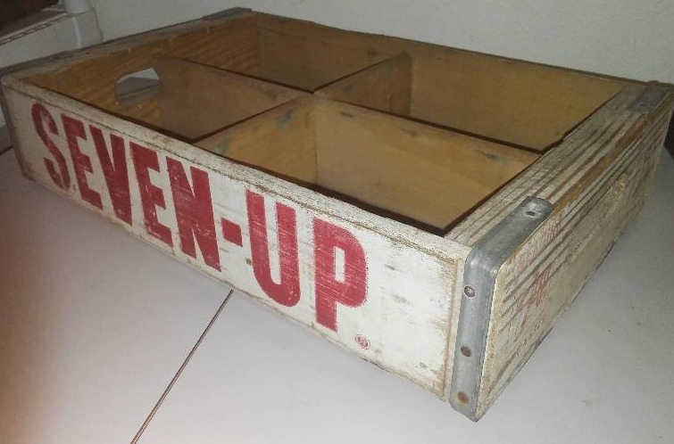 lot 205 image: Vintage wooden 7Up crate