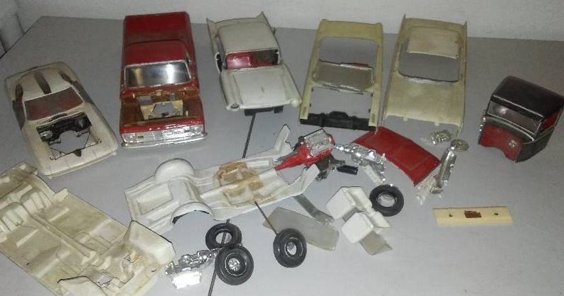 lot 210 image: Model car, 125th scale, bodies and parts