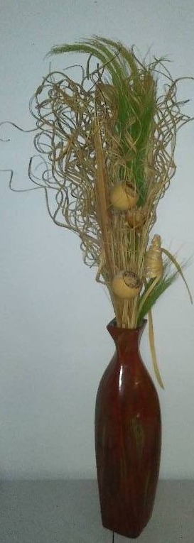 lot 212 image: Tall ceramic vase with arrangement