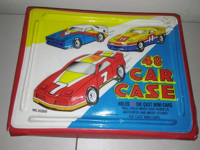 lot 216 image: Hot Wheels 48 piece car case includes 16 cars