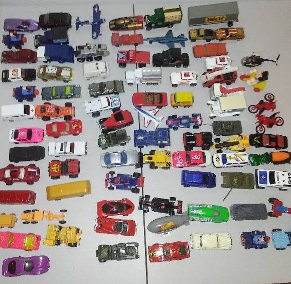 lot 218 image: Approximately 85 Hot wheels, Matchbox etc.