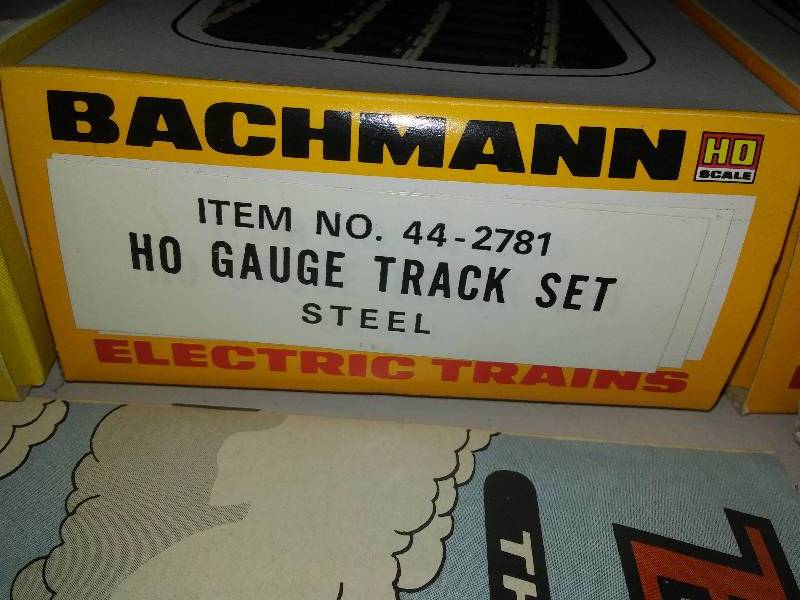 lot 220 image: HO gauge Bachmann train set includes six cars and a bridge new in boxes
