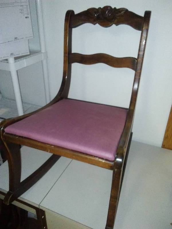 lot 259 image: Vintage small rocking chair NICE