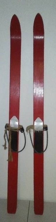lot 273 image: Vintage junior skis,