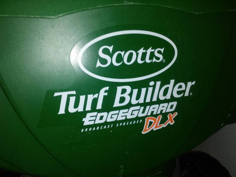 lot 275 image: Scotts Turf Builder edge guard DLX Deluxe