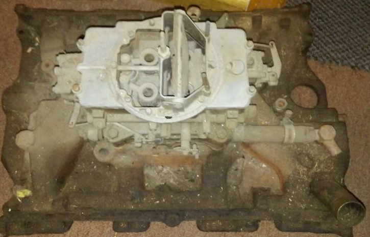 lot 277 image: Ford manifold and 4 Barrel set up