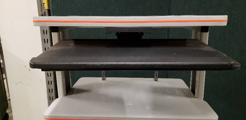 lot 15 image: Cart