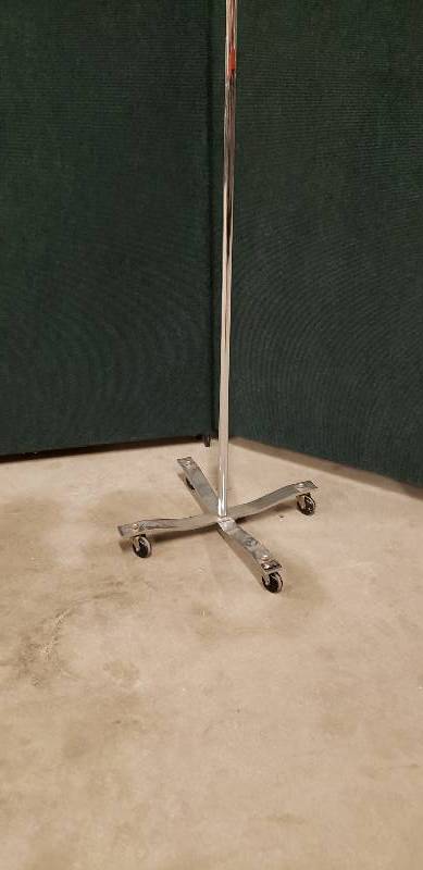 lot 20 image: Telescoping Mobile IV Stand Pole - Great For Other Uses  Excellent Condition