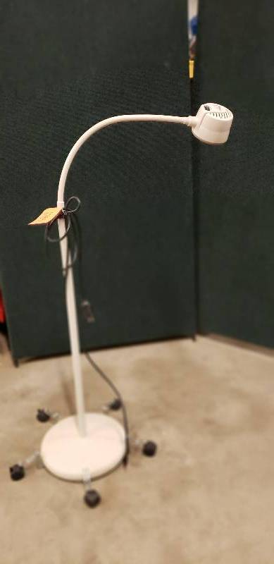 lot 23 image: Ritter by Midmark - Medical Minor Surgical Exam Floor Light with Flexible Gooseneck - Great Condition