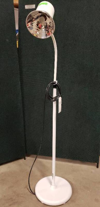 lot 24 image: Brewer 15100 Exam Light