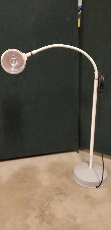 lot 26 image: Goosencek Floor Exam Light - Good Condition