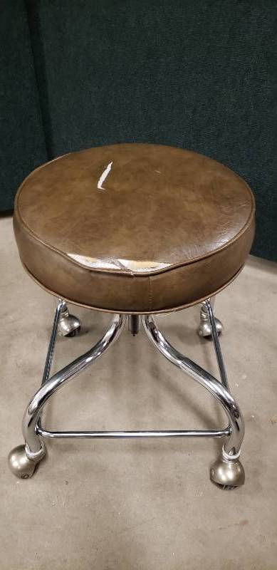 lot 28 image: Vinyl Topped Rolling Medical Stool With Metal Frame and Wheels - Made by Coronet - Couple Tears In Vinyl