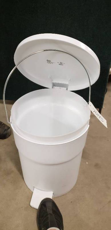 lot 35 image: Waste Bin with Removable Bucket with Handle Built in