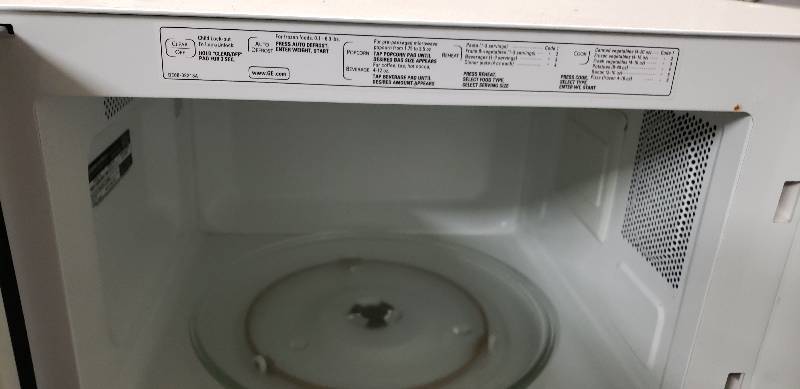 lot 42 image: GE Microwave - Good Working Condition